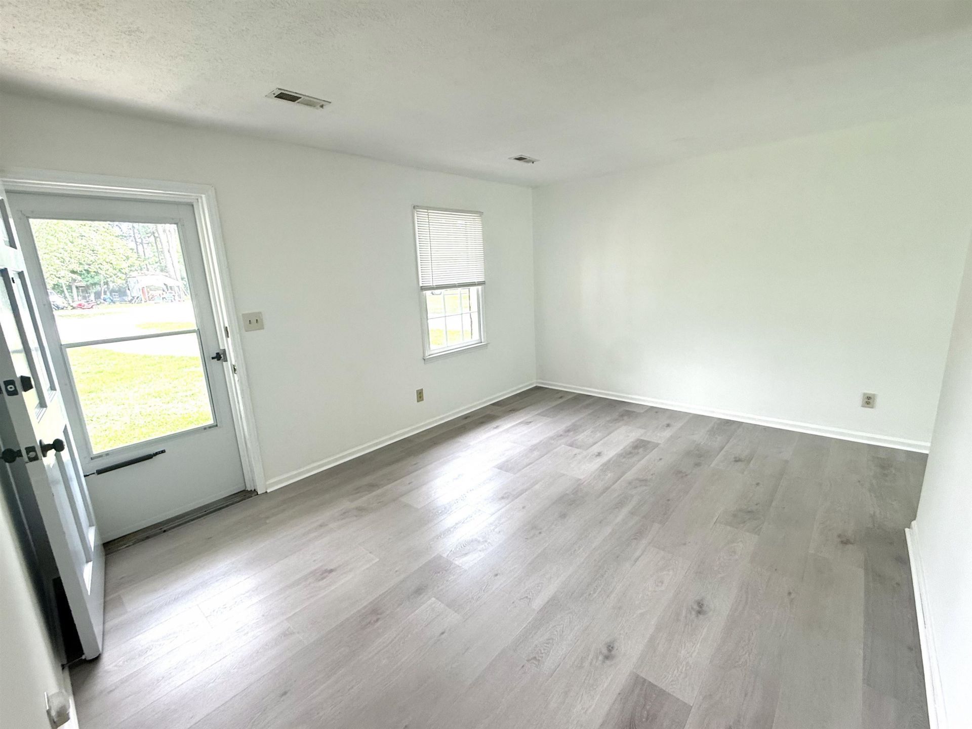554 Captain Ct. Photo 7