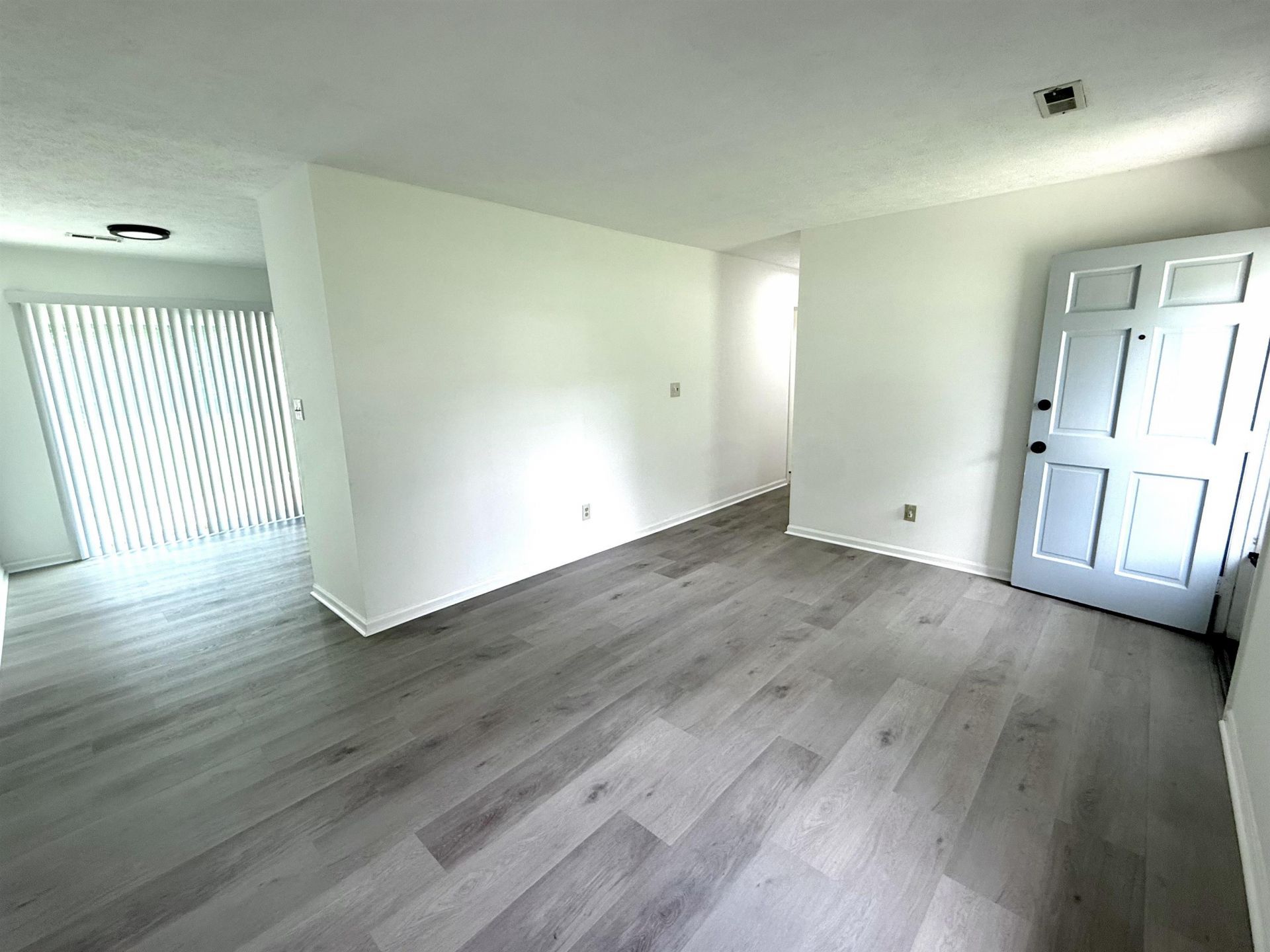 554 Captain Ct. Photo 8
