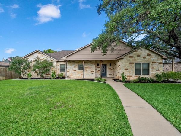 1509 N Reagan Street , West, TX 76691