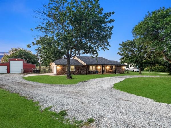336 Meadows Estate Street, Tom Bean, TX 75491