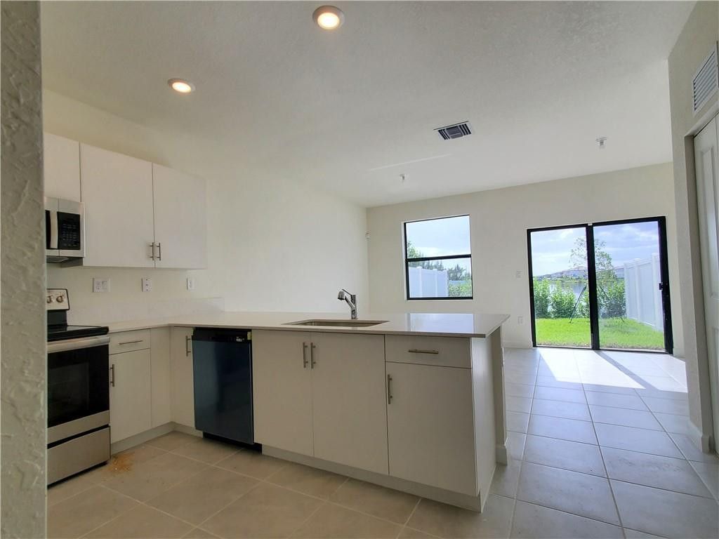 3216 W 114th Terrace, Hialeah, FL 33018 Photo