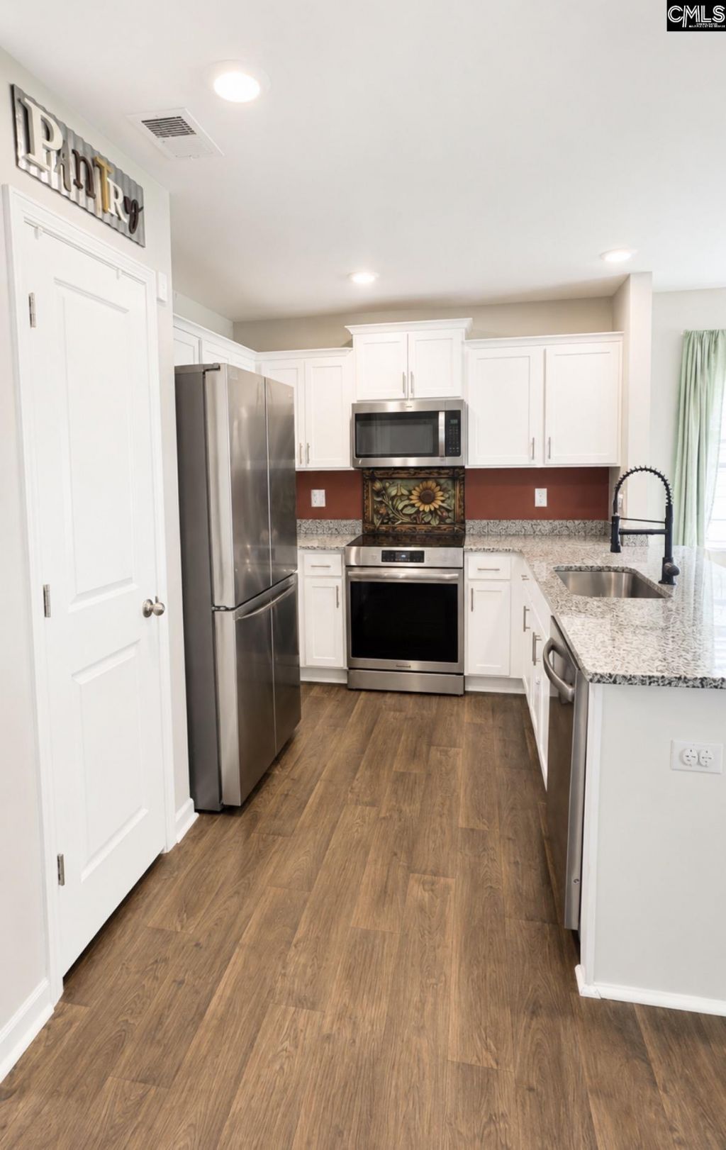 12 Almeda Court  Photo 5