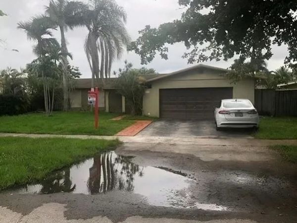 7590 SW 127th Drive , Miami, FL 33183
