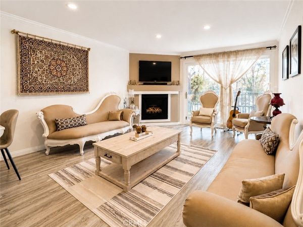 5565 Canoga Avenue, Unit 207, Woodland Hills, CA 91367