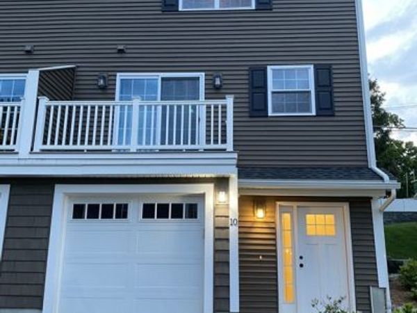 4 Fairview St, Unit 10, Chelmsford, MA 01863