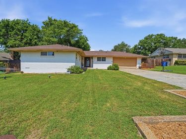 5017 Fox Hill Lane, Dallas, TX 75232