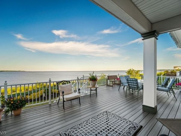 23 Lighthouse Dr, South Amboy, NJ 08879