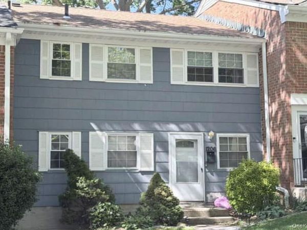 1206 Towne House Village , Islandia, NY 11749