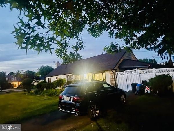 897 00 PINE HILL ROAD, PHILADELPHIA, PA 19115