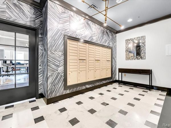 525 W LAFAYETTE Boulevard , Detroit, MI 48226