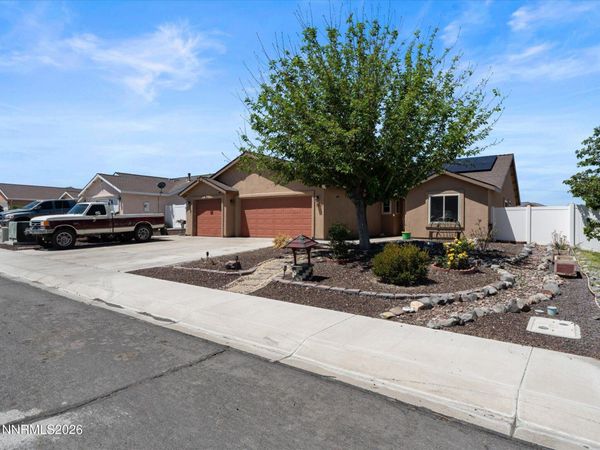 1476 Grey Bluffs Drive, Fernley, NV 89408