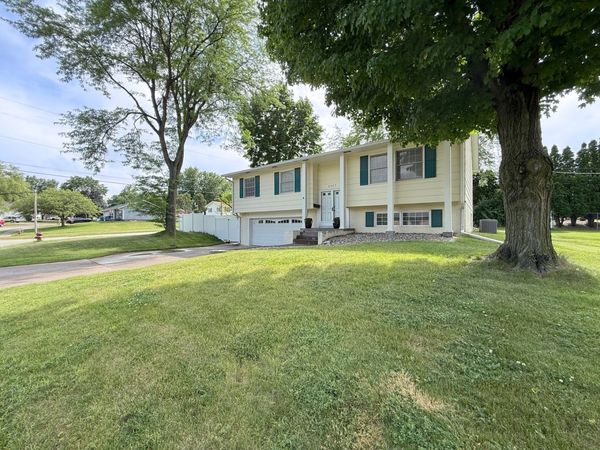 2957 10th Street , East Moline, IL 61244