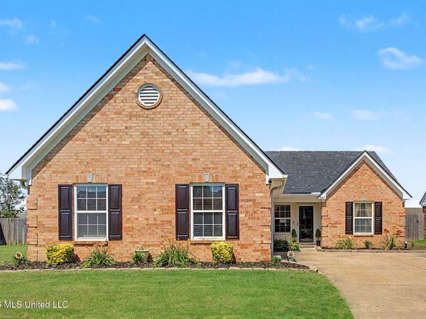 8165 Mary Payton Drive, Southaven, MS 38671
