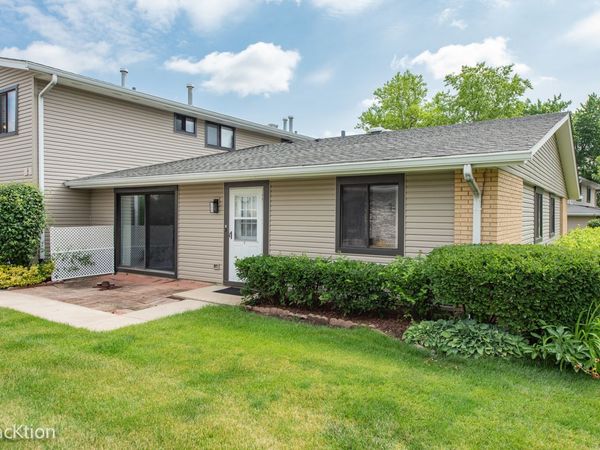 124 Fairlane Court, Unit C, Bloomingdale, IL 60108