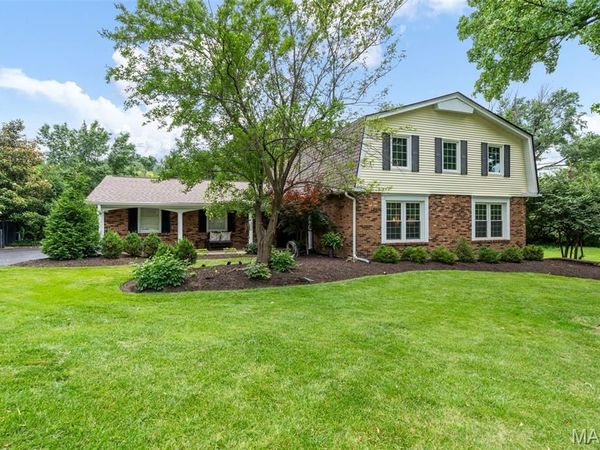 12226 Royal Valley Drive, Creve Coeur, MO 63141