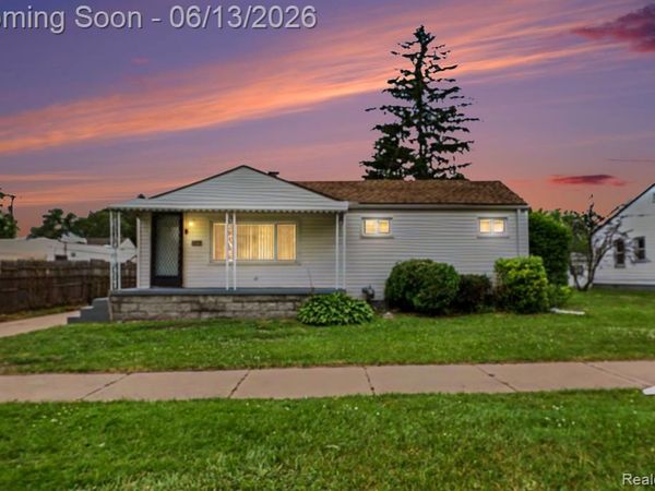 25383 Lawn Street, Roseville, MI 48066