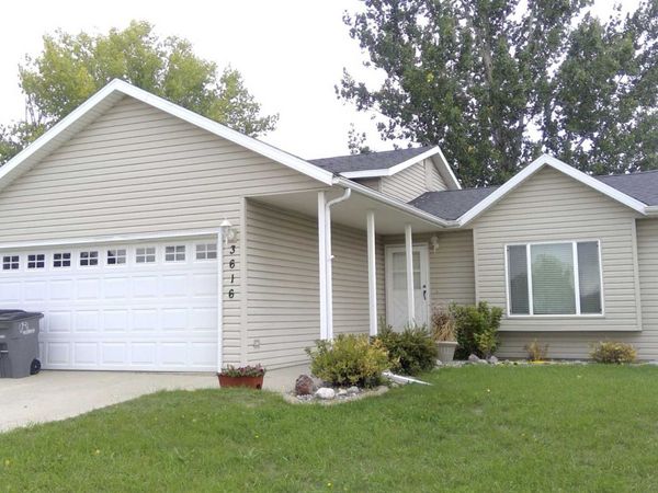 3616 Village Green Lane , Moorhead, MN 56560