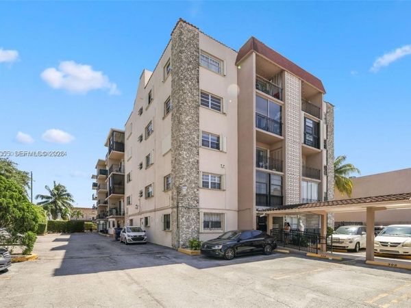 3640 NW 9th St, Unit 302, Miami, FL 33125