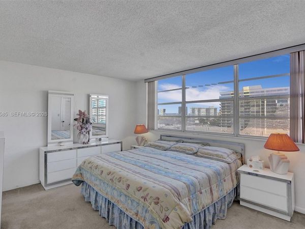 3113 S Ocean Dr, Unit 803, Hallandale Beach, FL 33009