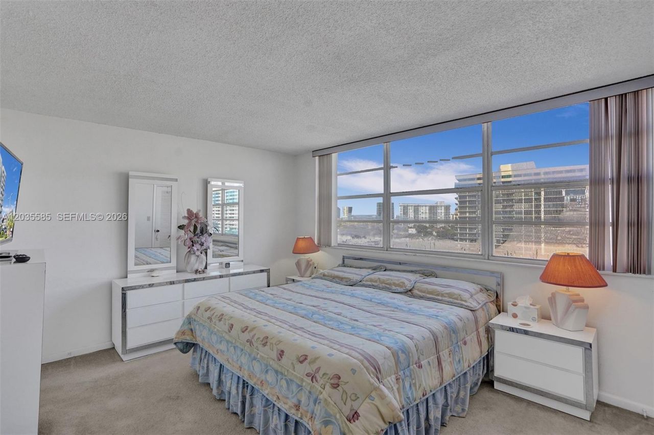 3113 S Ocean Dr , Unit 803, Hallandale Beach, FL 33009 Photo