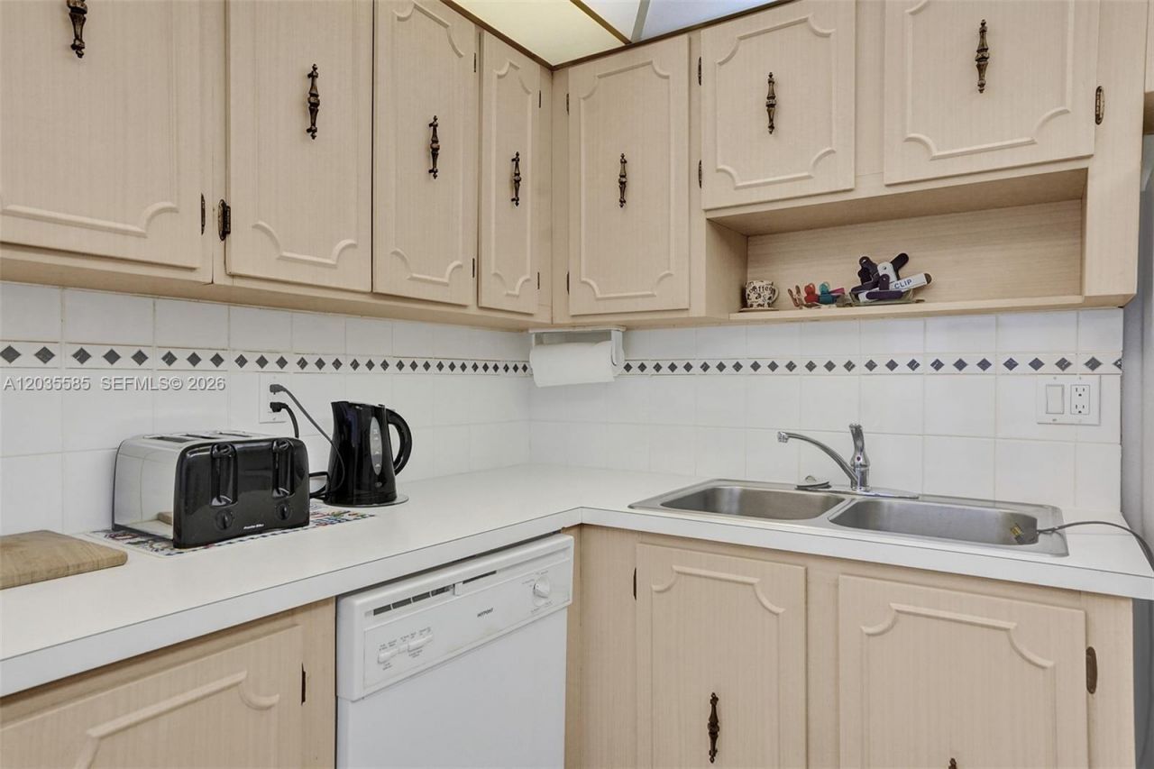 3113 S Ocean Dr , Unit 803, Hallandale Beach, FL 33009 Photo