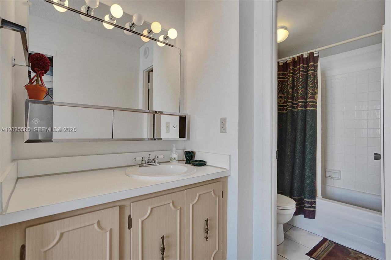 3113 S Ocean Dr, Unit 803, Hallandale Beach, FL 33009 Photo