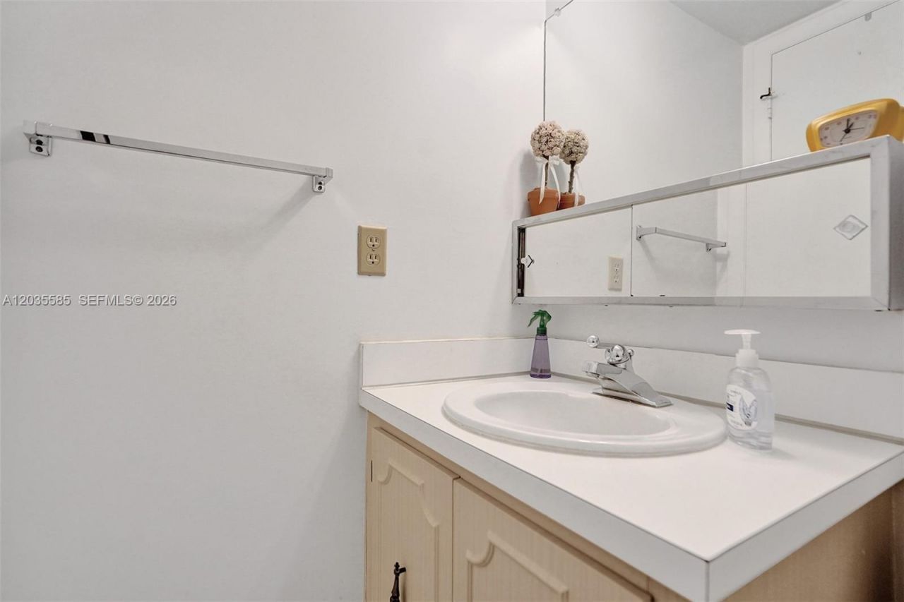 3113 S Ocean Dr , Unit 803, Hallandale Beach, FL 33009 Photo