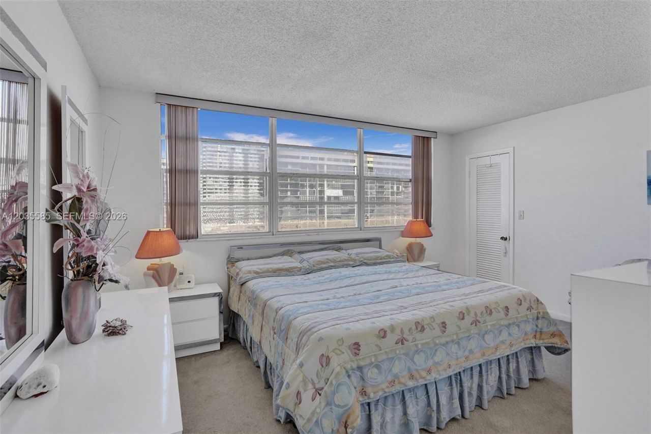 3113 S Ocean Dr , Unit 803, Hallandale Beach, FL 33009 Photo