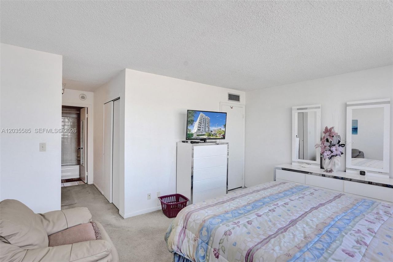 3113 S Ocean Dr , Unit 803, Hallandale Beach, FL 33009 Photo