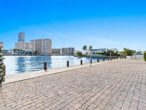 121 Golden Isles Dr, Unit 904, Hallandale Beach, FL 33009