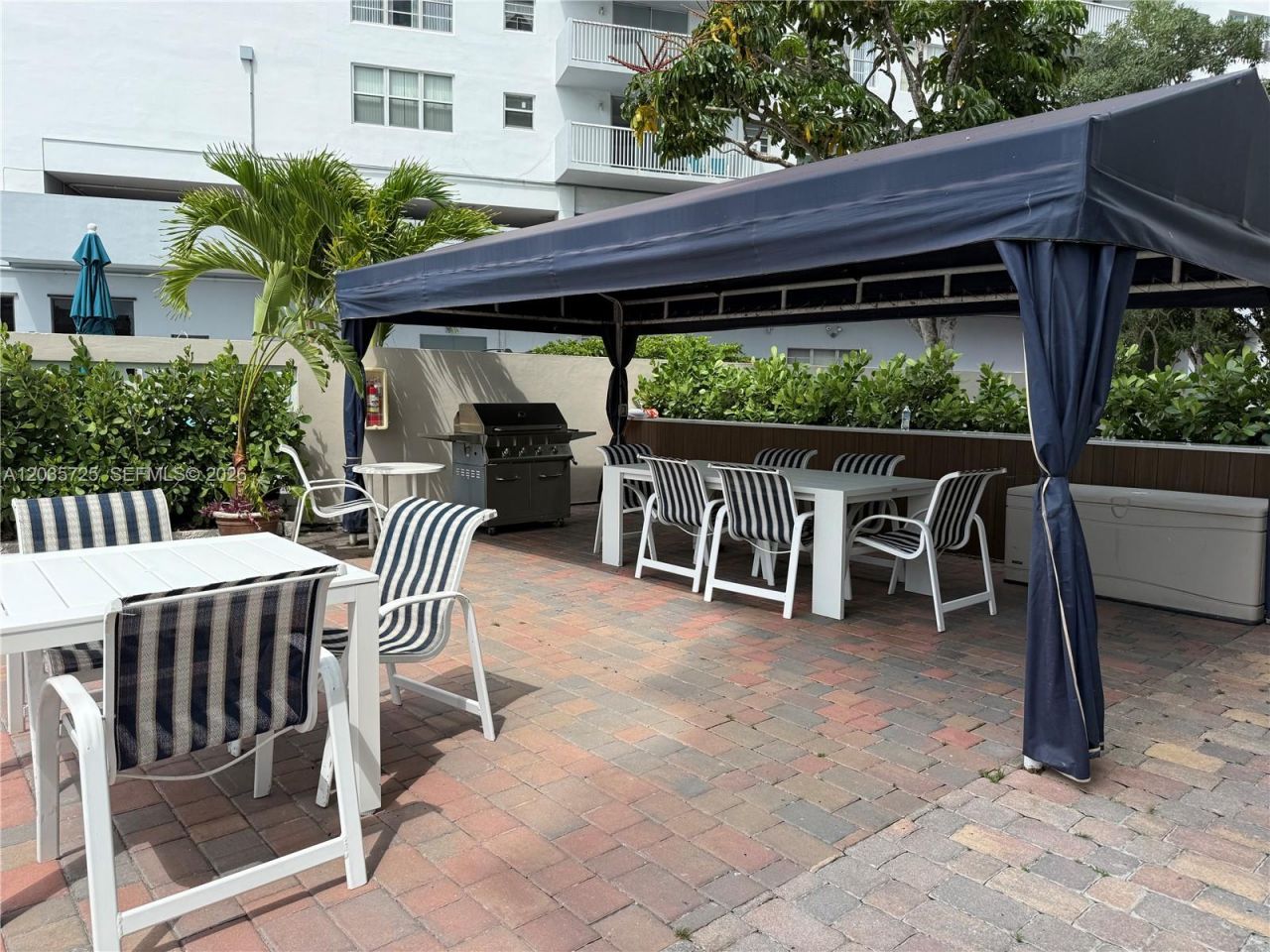 121 Golden Isles Dr, Unit 904, Hallandale Beach, FL 33009 Photo