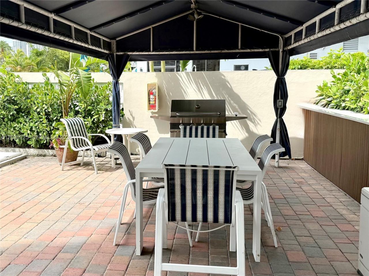 121 Golden Isles Dr, Unit 904, Hallandale Beach, FL 33009 Photo