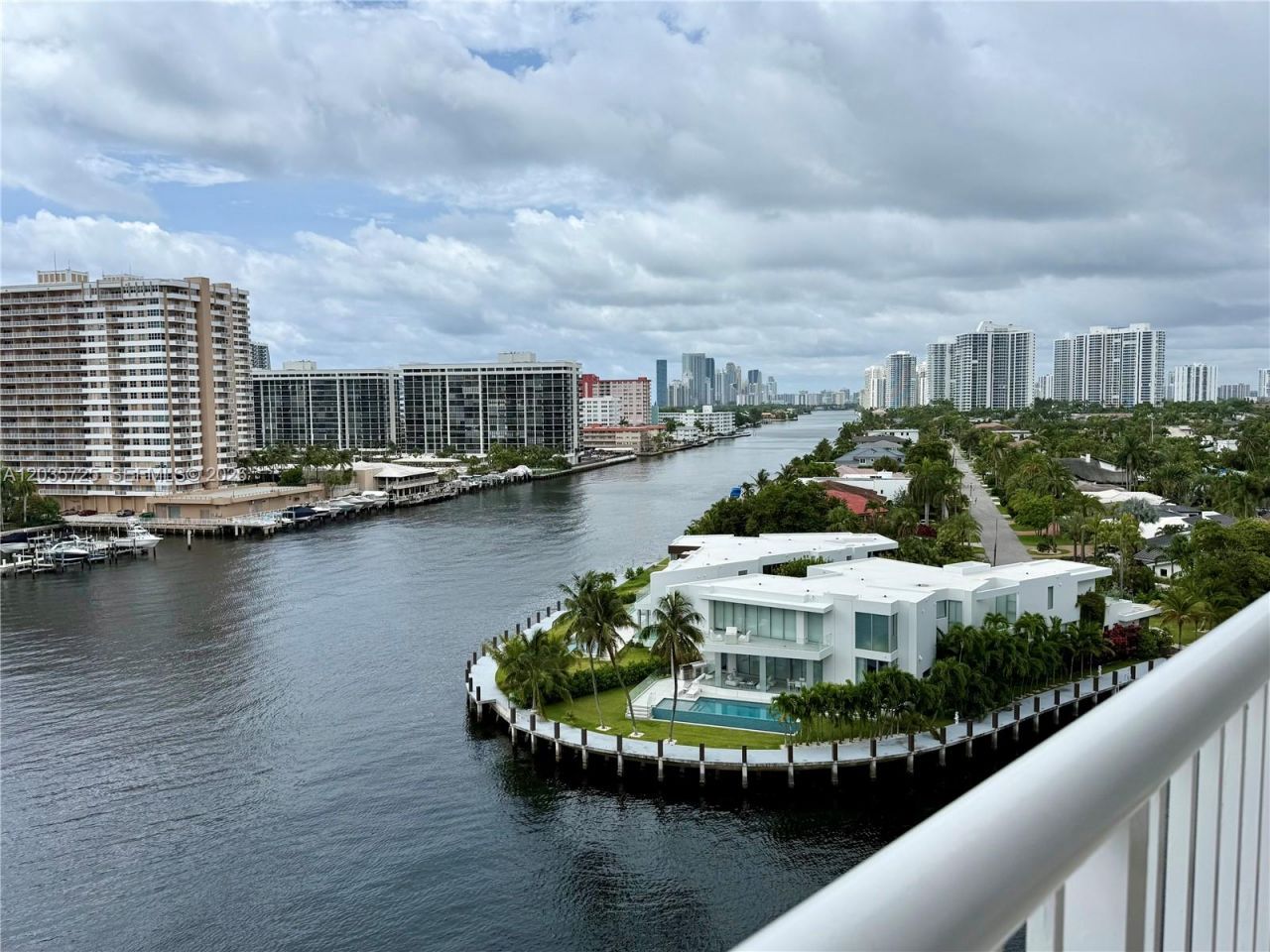 121 Golden Isles Dr, Unit 904, Hallandale Beach, FL 33009 Photo