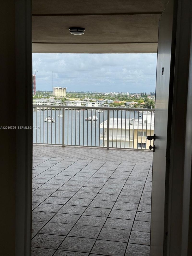121 Golden Isles Dr, Unit 904, Hallandale Beach, FL 33009 Photo