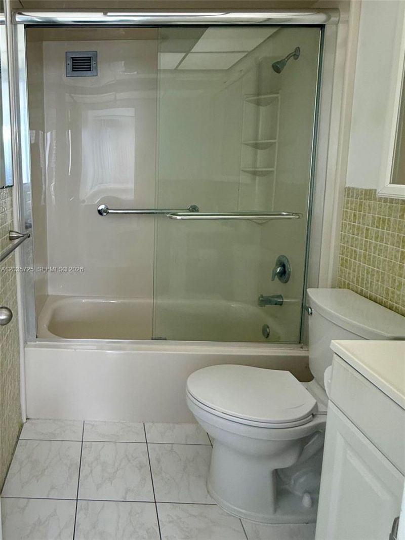 121 Golden Isles Dr, Unit 904, Hallandale Beach, FL 33009 Photo