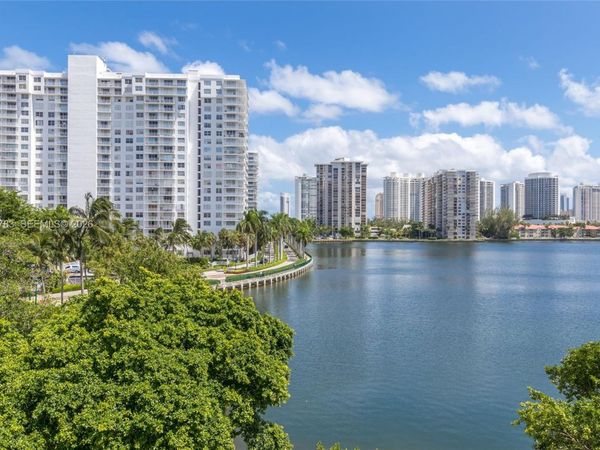 2780 NE 183rd St , Unit 1607, Aventura, FL 33160
