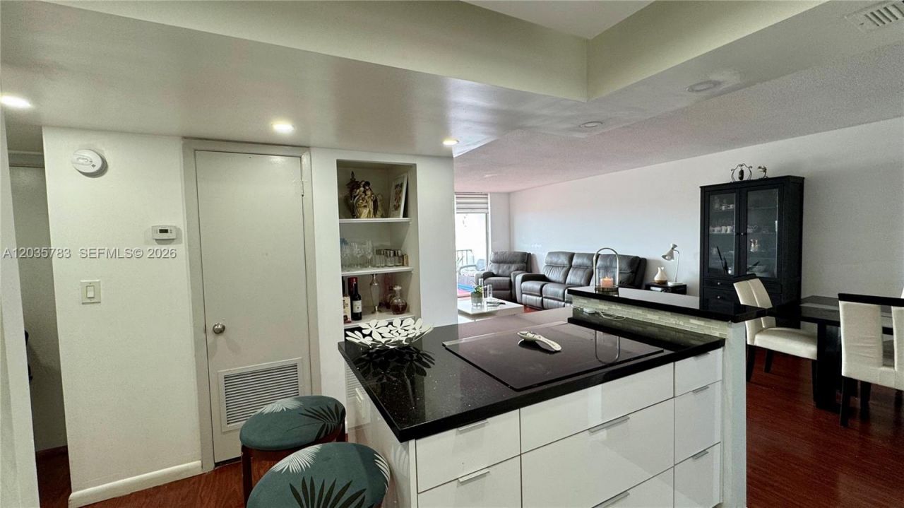 2780 NE 183rd St , Unit 1607, Aventura, FL 33160 Photo
