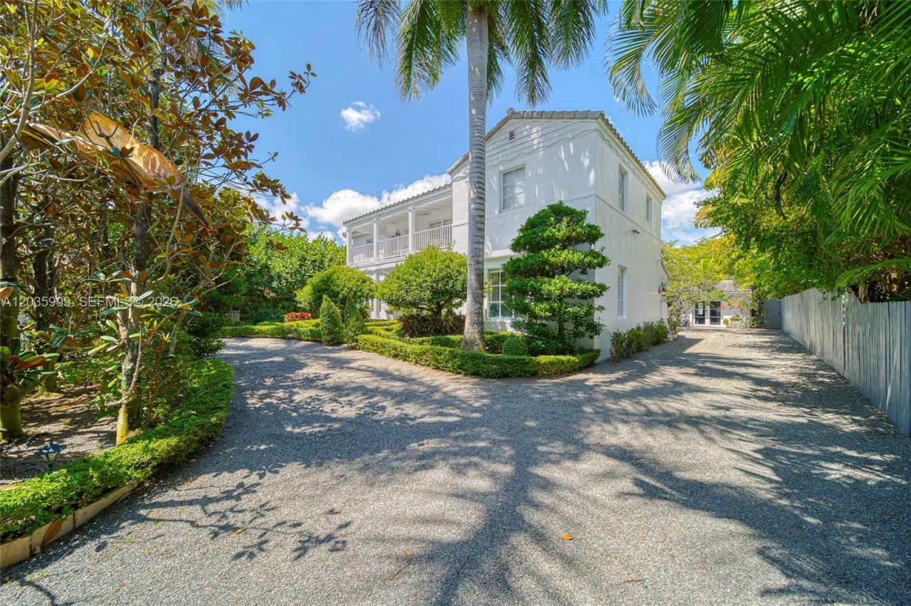 2534 Flamingo Dr , Miami Beach, FL 33140 Photo