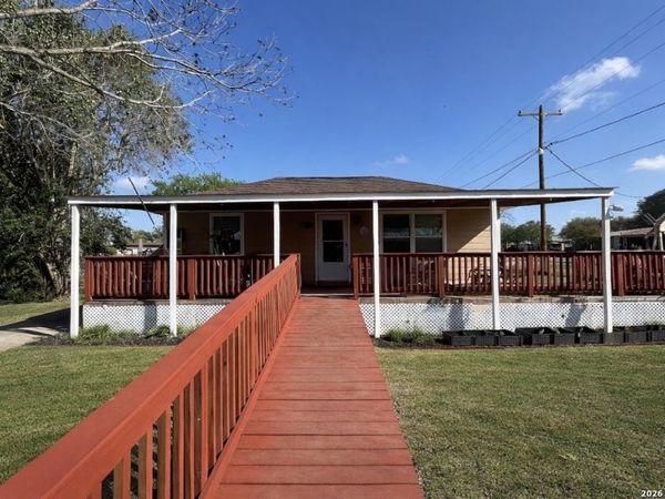251 AVENUE J, Poteet, TX 78065