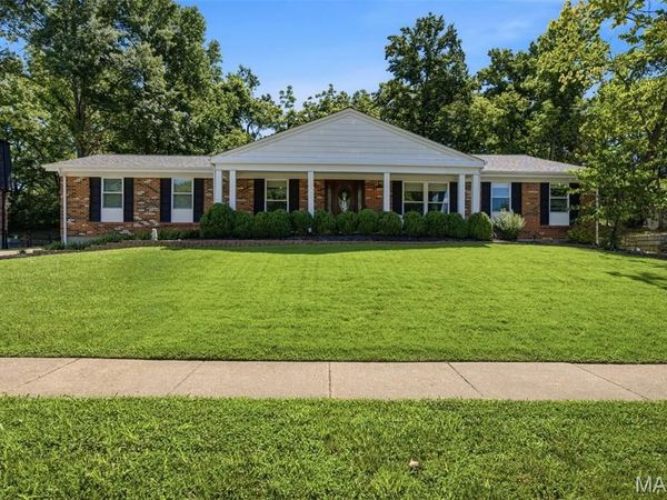 2340 Fairoyal Drive, Des Peres, MO 63131