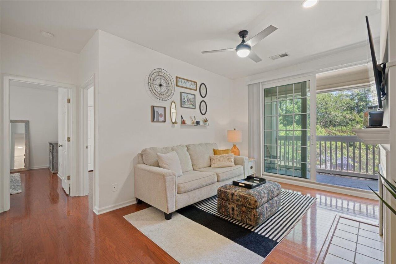 1600 Long Grove Drive Photo 15