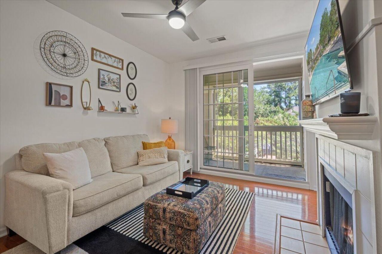 1600 Long Grove Drive Photo 16
