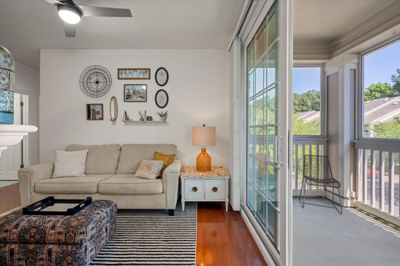 1600 Long Grove Drive Photo 21