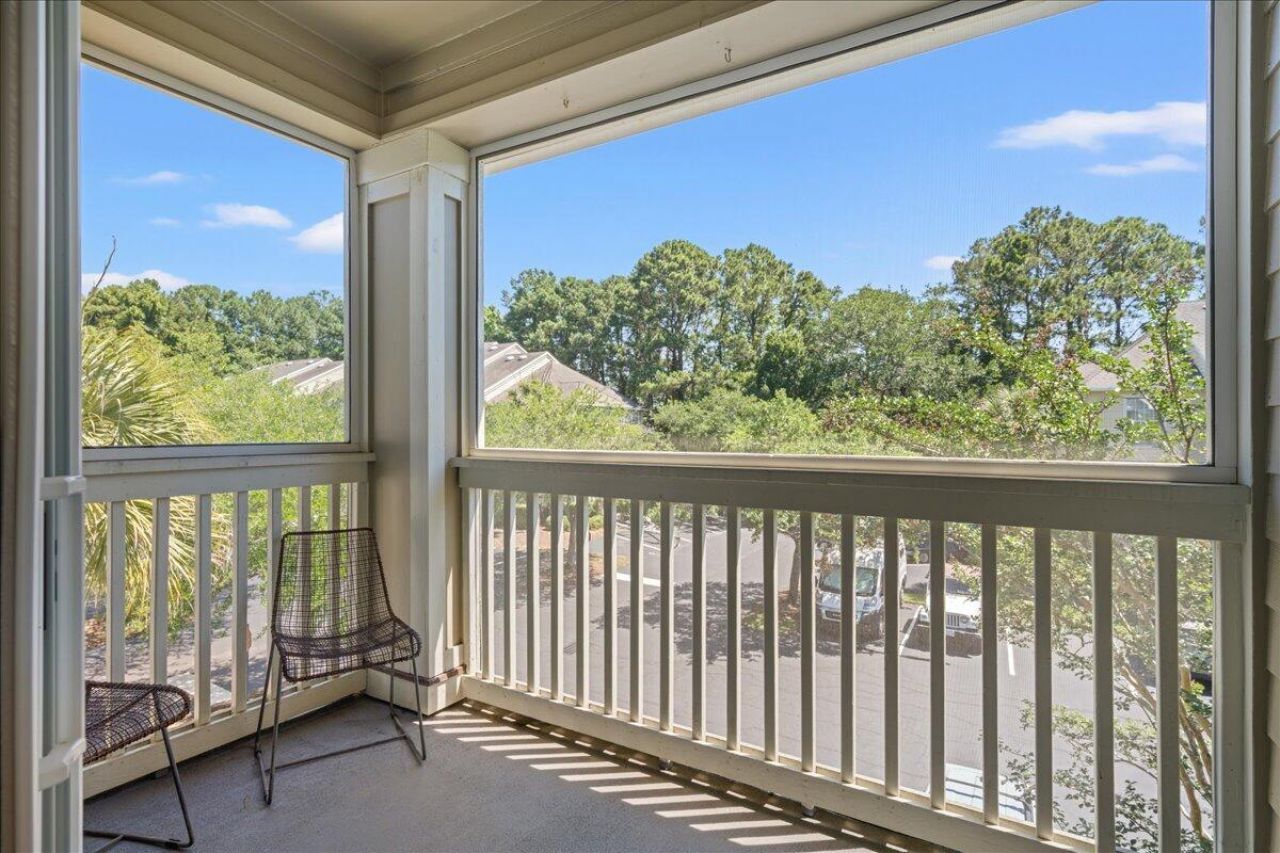 1600 Long Grove Drive Photo 22