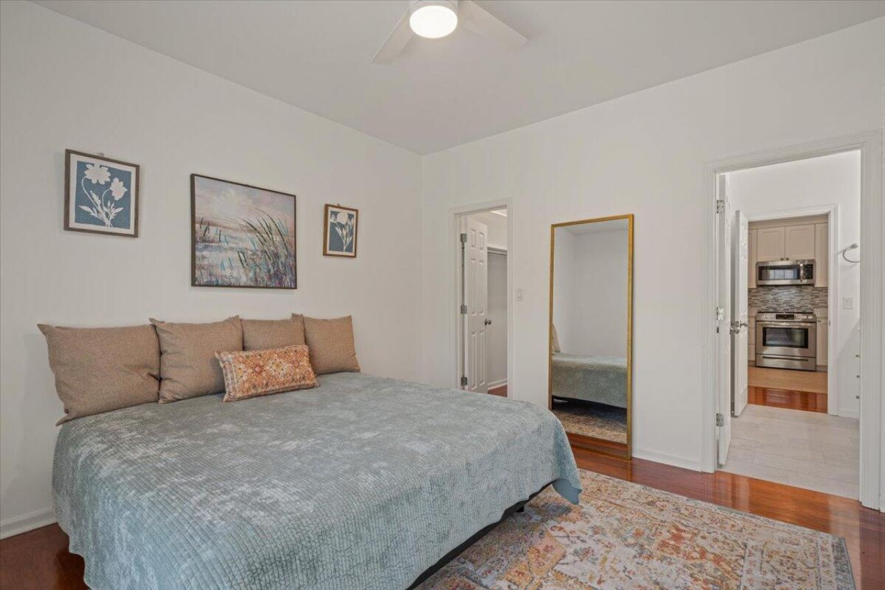 1600 Long Grove Drive Photo 24