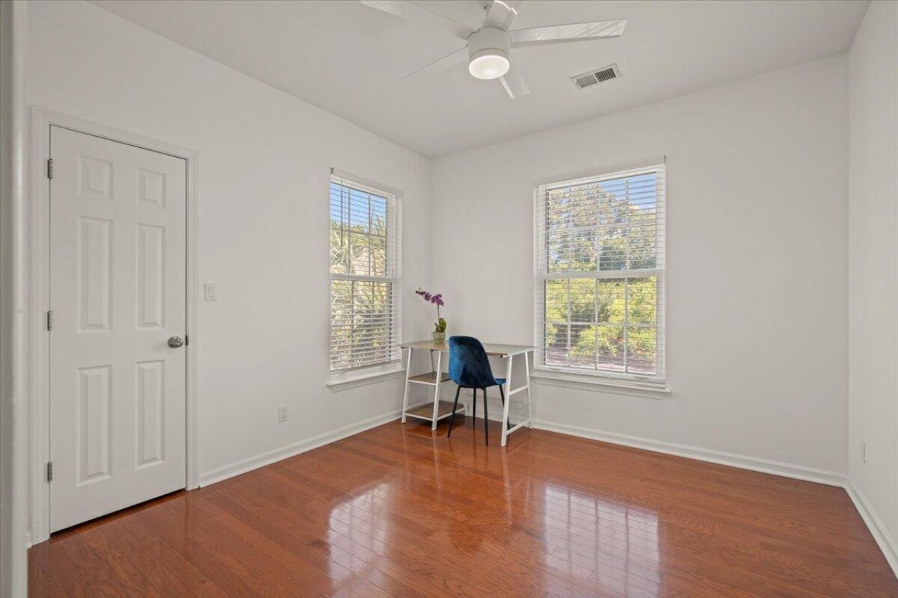 1600 Long Grove Drive Photo 31