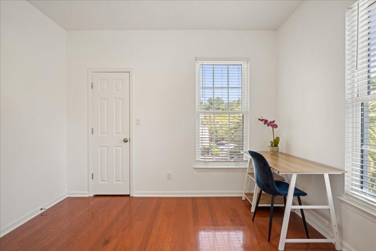 1600 Long Grove Drive Photo 33