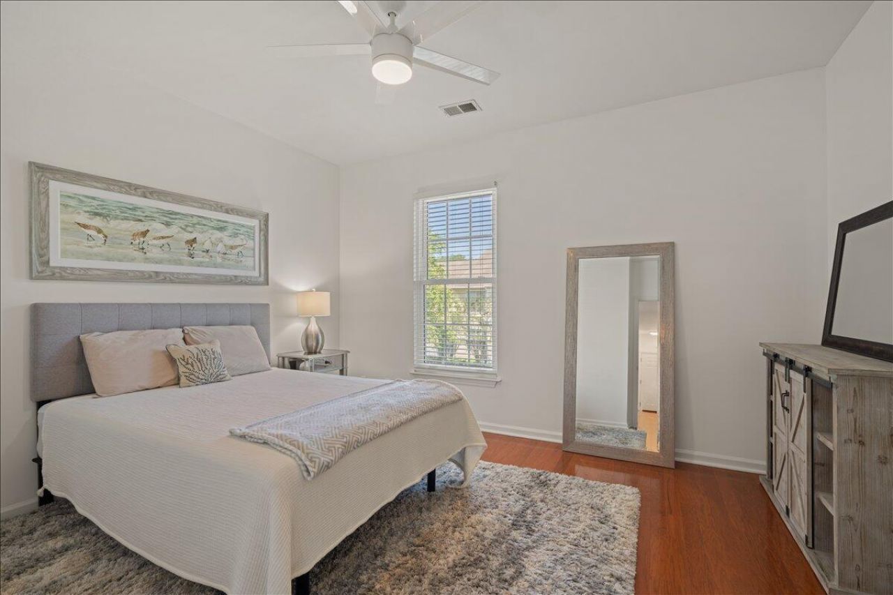 1600 Long Grove Drive Photo 35