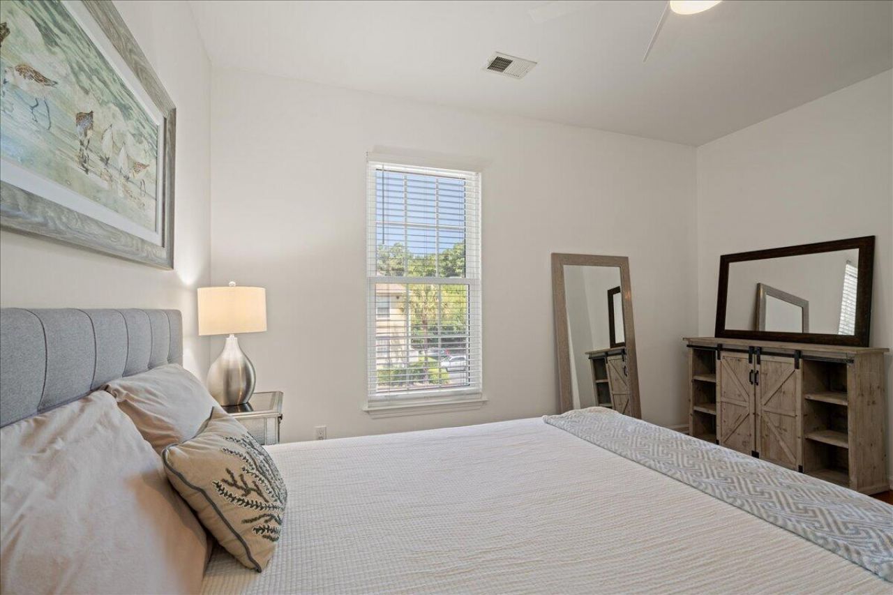 1600 Long Grove Drive Photo 36