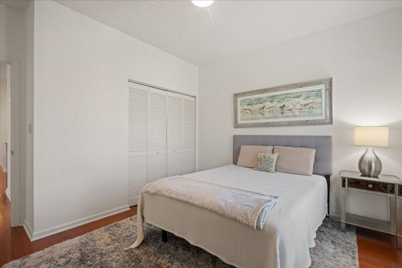 1600 Long Grove Drive Photo 37